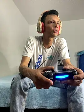 Snapshot of andrewcoopper1 chatting on September 2025 03:34:02 AM andrewcoopper1 online show from September 2025 03:34:02 AM