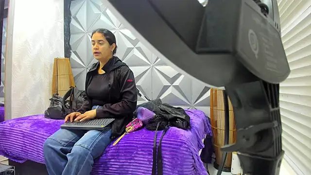 GreciaFox1 online show from October 2025 11:44:02 AM