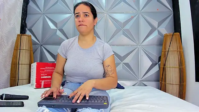 GreciaFox1 online show from November 2025 11:21:02 AM