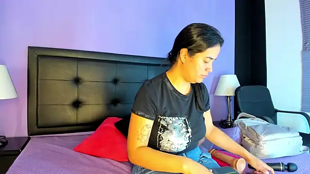 GreciaFox1 online show from April 2026 12:47:01 PM