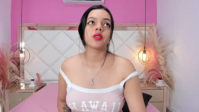 Lucianaa Collins online show from October 2025 11:58:02 AM