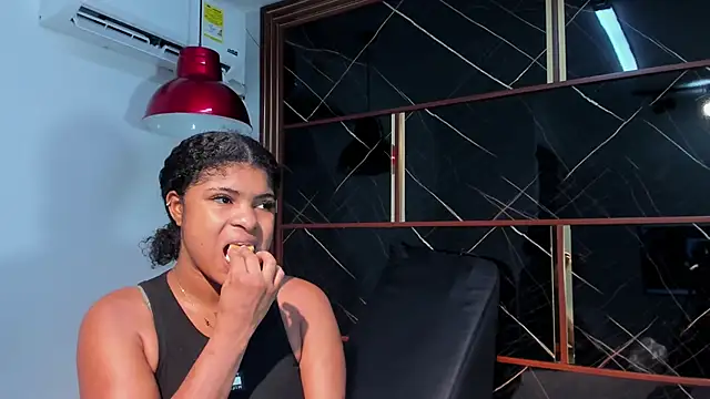 HannyThompson online show from April 2026 12:45:01 PM