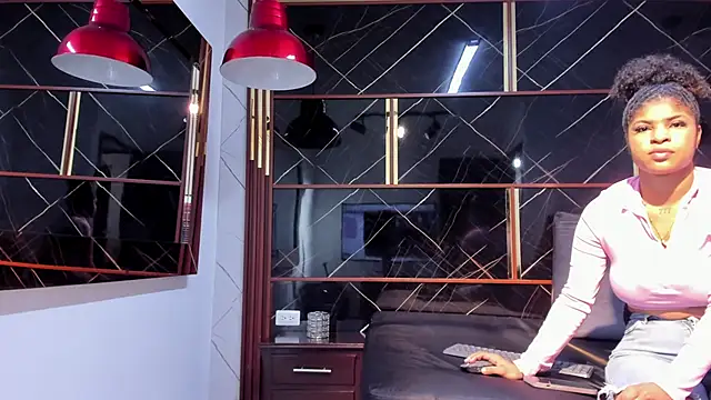 HannyThompson online show from October 2025 12:04:01 PM