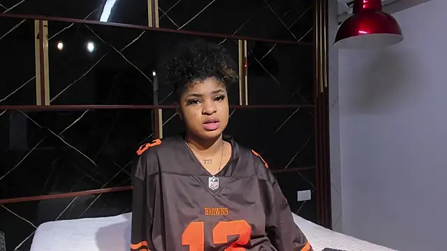 HannyThompson online show from November 2025 12:09:02 PM