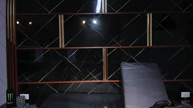 HannyThompson online show from November 2025 12:32:02 PM