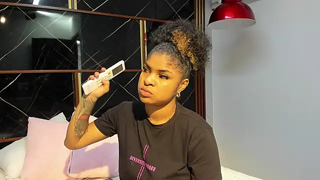 HannyThompson online show from November 2025 12:20:02 PM