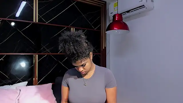 HannyThompson online show from November 2025 12:20:01 PM