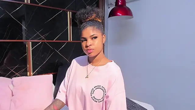 HannyThompson online show from November 2025 12:05:02 PM