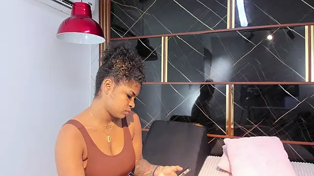 HannyThompson online show from December 2025 12:18:01 PM