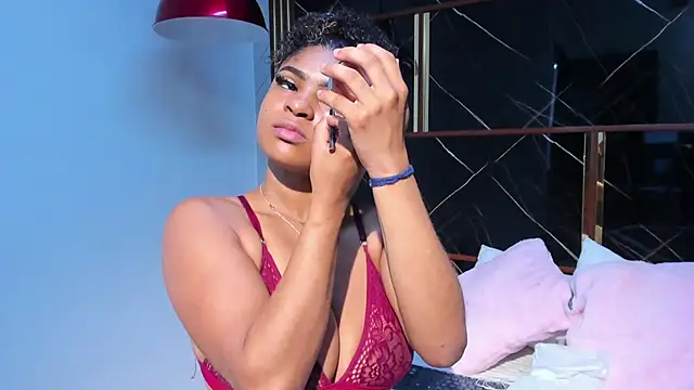 HannyThompson online show from December 2025 12:32:02 PM