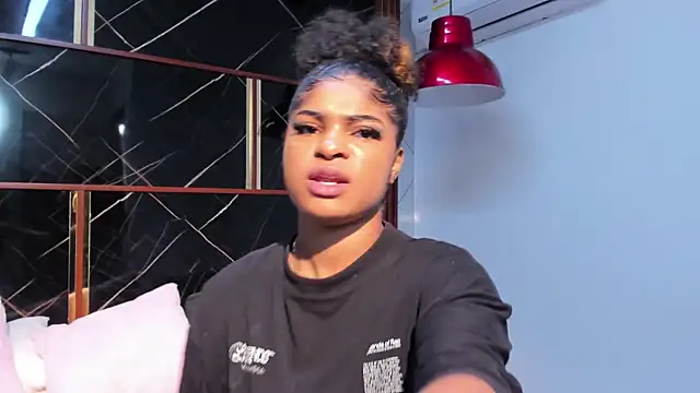 HannyThompson online show from November 2025 12:41:01 PM