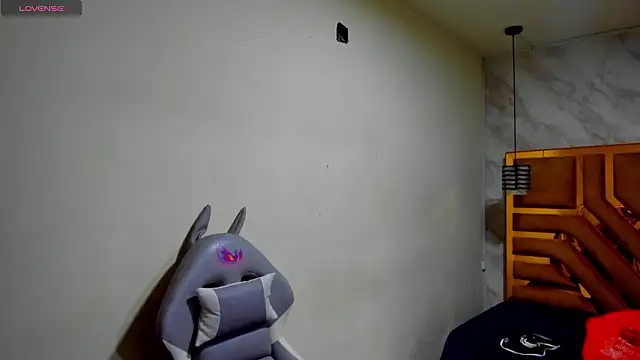 Luciifeer  online show from March 2026 06:37:02 PM