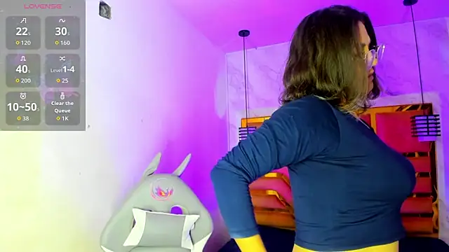 Luciifeer  online show from February 2026 07:03:02 PM