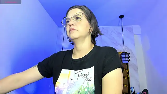 Luciifeer  online show from September 2025 06:40:01 PM