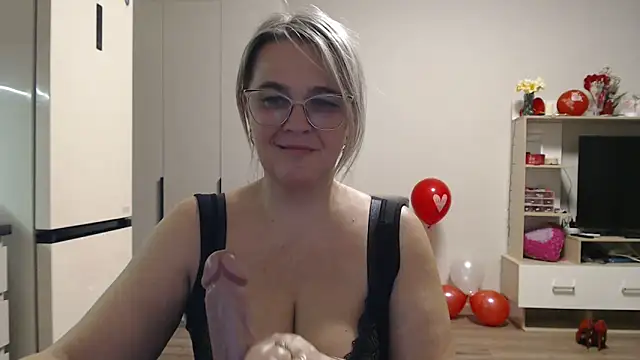 Snapshot of EleanoraDream chatting on May 2026 04:54:01 PM EleanoraDream online show from May 2026 04:54:01 PM