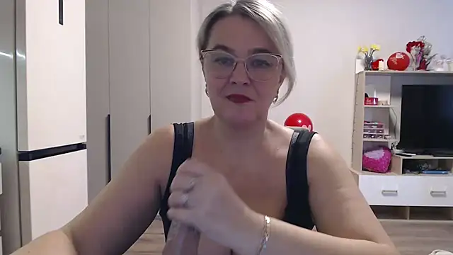 Snapshot of EleanoraDream chatting on May 2026 08:50:01 AM EleanoraDream online show from May 2026 08:50:01 AM