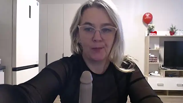 Snapshot of EleanoraDream chatting on March 2026 07:08:02 AM EleanoraDream online show from March 2026 07:08:02 AM