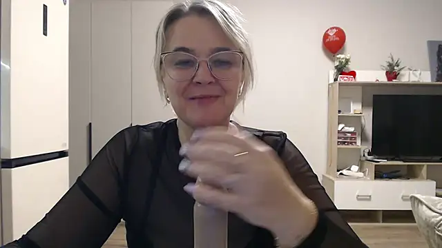 Snapshot of EleanoraDream chatting on March 2026 07:25:02 PM EleanoraDream online show from March 2026 07:25:02 PM