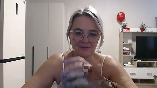 Snapshot of EleanoraDream chatting on March 2026 07:30:02 AM EleanoraDream online show from March 2026 07:30:02 AM