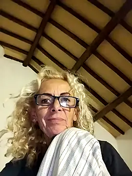 clarabell4 online show from September 2025 07:25:01 PM