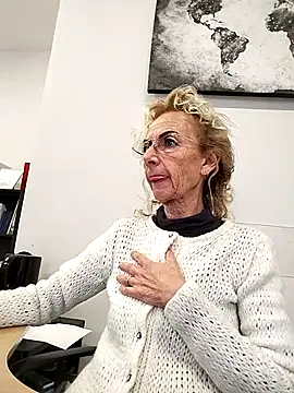 Snapshot of clarabell4 chatting on January 2026 08:40:01 AM clarabell4 online show from January 2026 08:40:01 AM