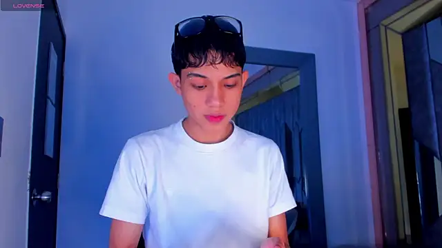 Sebax Young online show from May 2026 08:35:01 PM