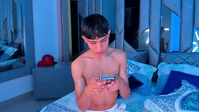 Sebax Young online show from September 2025 08:12:01 PM