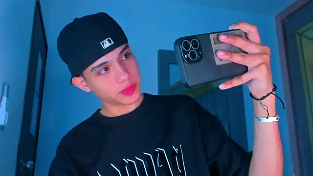 Sebax Young online show from November 2025 08:31:02 PM