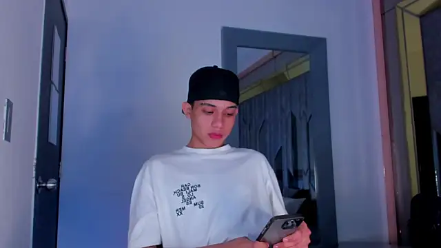 Sebax Young online show from May 2026 08:40:02 PM