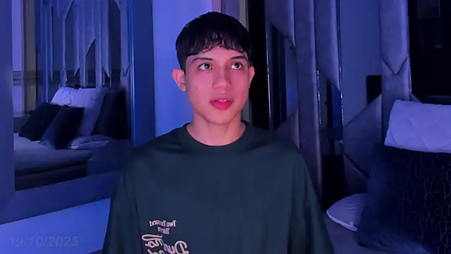 Sebax Young online show from October 2025 08:00:01 PM