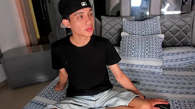 Sebax Young online show from April 2026 09:32:01 PM