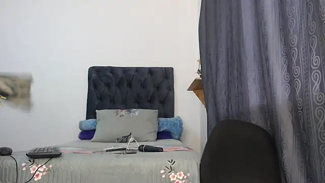 Snapshot of Busty-Caramel chatting on September 2025 02:12:01 PM Busty-Caramel online show from September 2025 02:12:01 PM