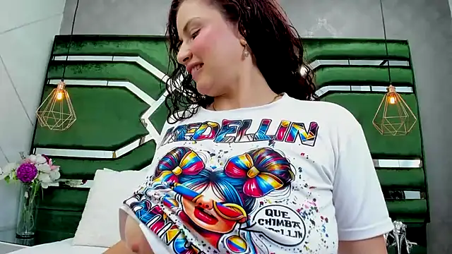 ThaliaCross online show from September 2025 03:40:01 PM