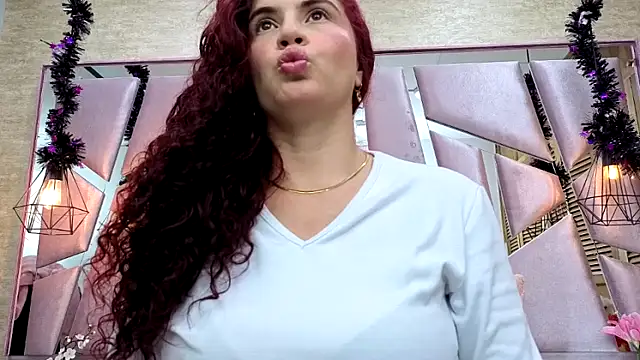 ThaliaCross online show from December 2025 07:48:01 PM