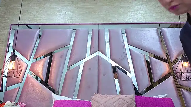 ThaliaCross online show from February 2026 07:36:01 PM