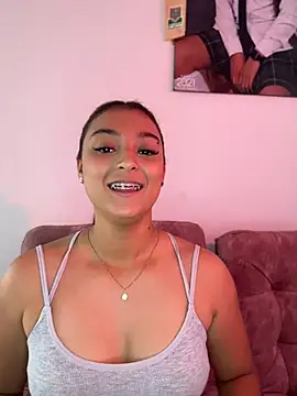 nicolexxaleja online show from April 2026 07:01:01 PM