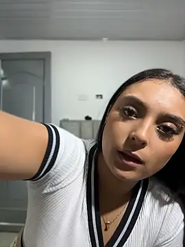 nicolexxaleja online show from April 2026 11:39:02 PM