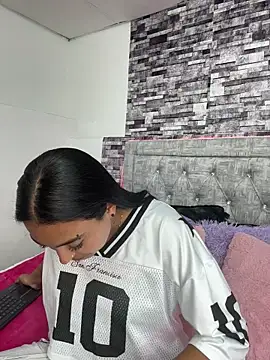 nicolexxaleja online show from December 2025 06:31:02 PM