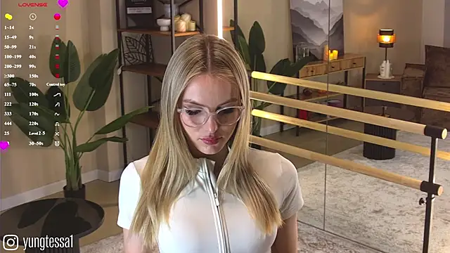 YungTessa online show from June 2026 06:40:01 PM