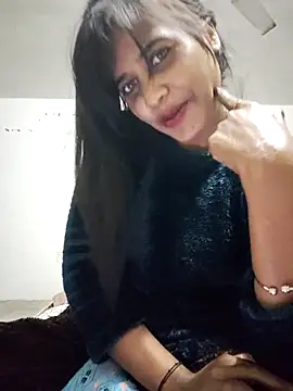 cute radhikaa online show from November 2025 02:28:02 PM