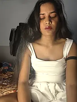 cute radhikaa online show from September 2025 07:14:02 PM