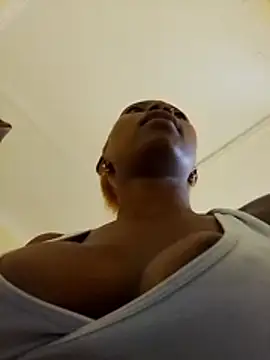 SeffieLucy online show from February 2026 06:33:01 AM