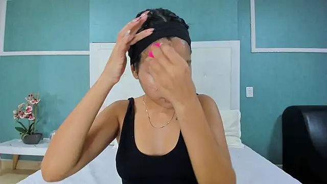 ania gomez online show from October 2025 09:37:01 PM