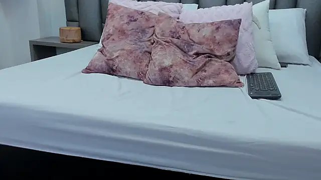 ZoeKrug online show from February 2026 12:16:02 PM