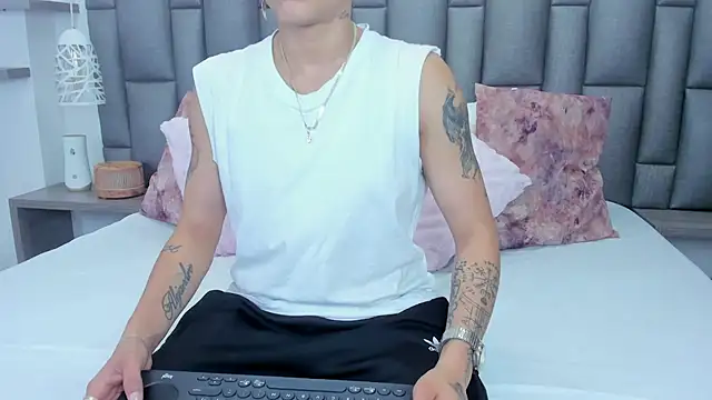 ZoeKrug online show from February 2026 12:29:01 PM