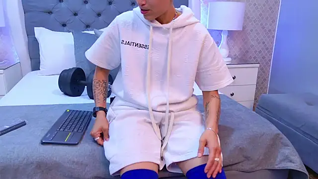 ZoeKrug online show from November 2025 07:58:02 PM