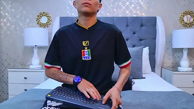 ZoeKrug online show from October 2025 11:53:02 AM