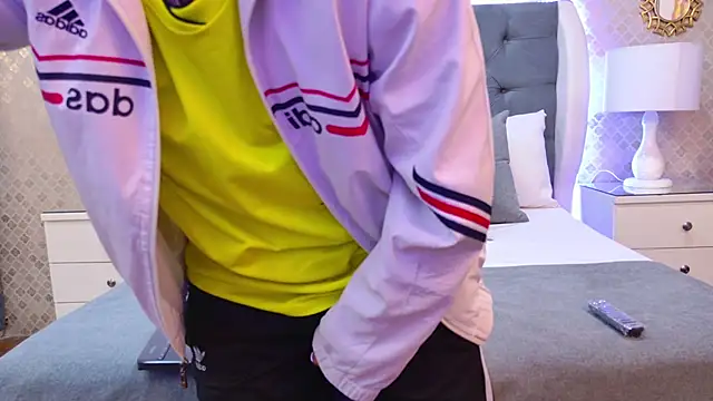 ZoeKrug online show from November 2025 11:35:02 AM