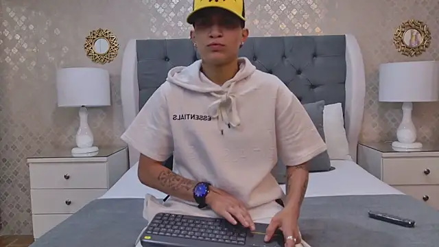 ZoeKrug online show from November 2025 11:36:02 AM