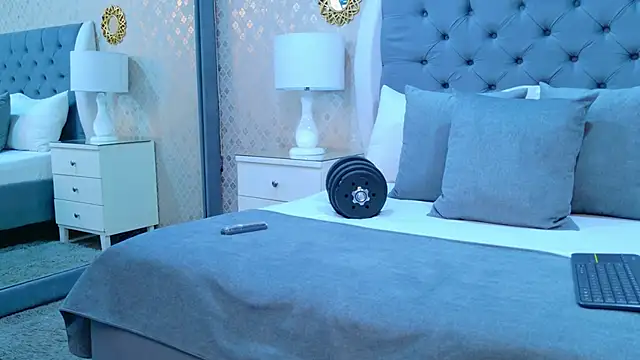 ZoeKrug online show from November 2025 11:35:02 AM